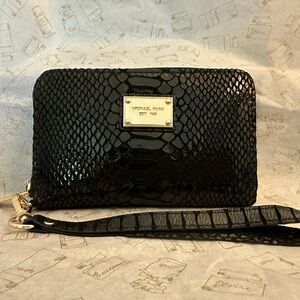 Michael Kors Leather Wrislet